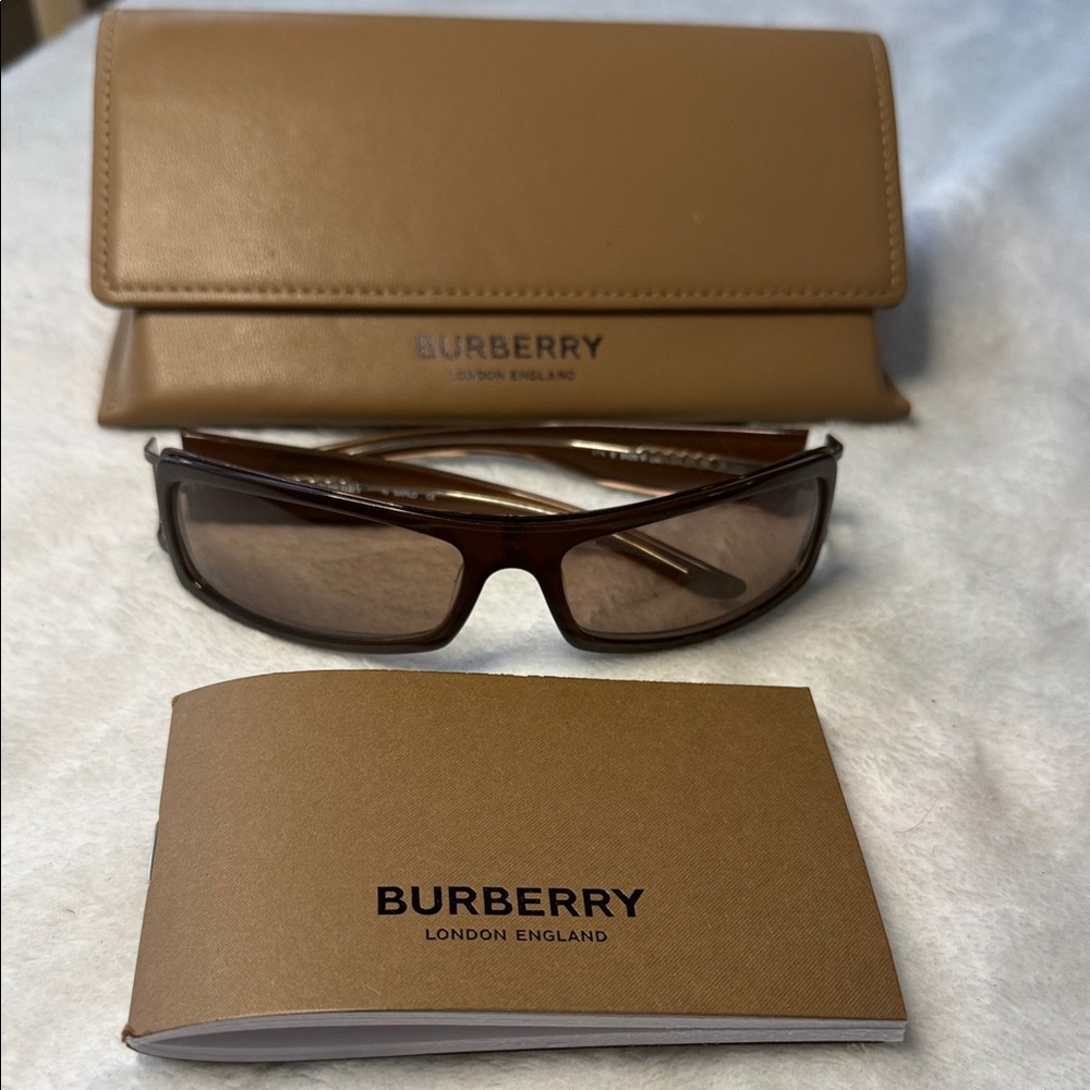 Burberry By Safilo Brown Textured Designer Flat Wrap Sunglasses Made in Italy